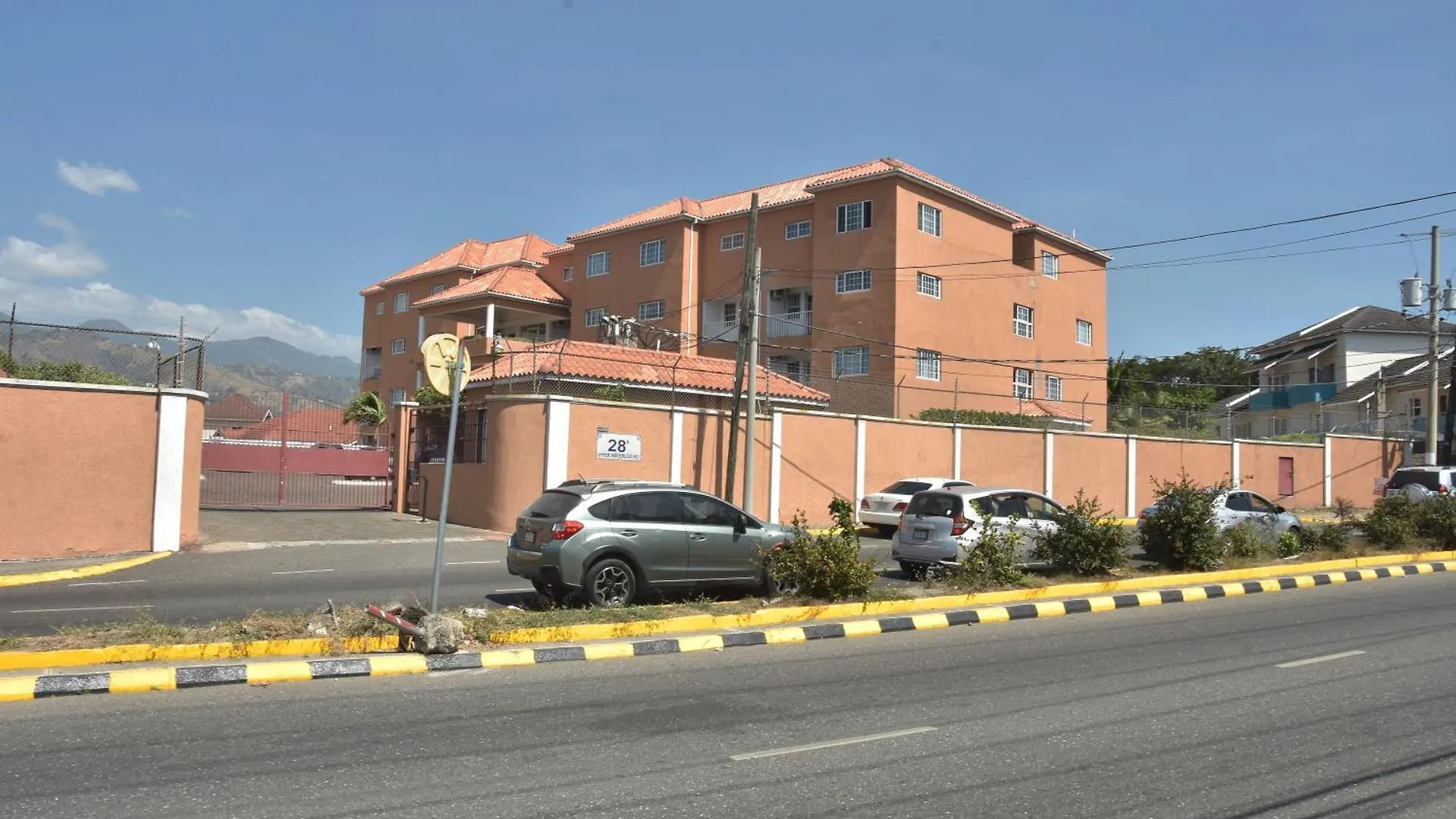 Embassy Deluxe 2 Apartamento Kingston