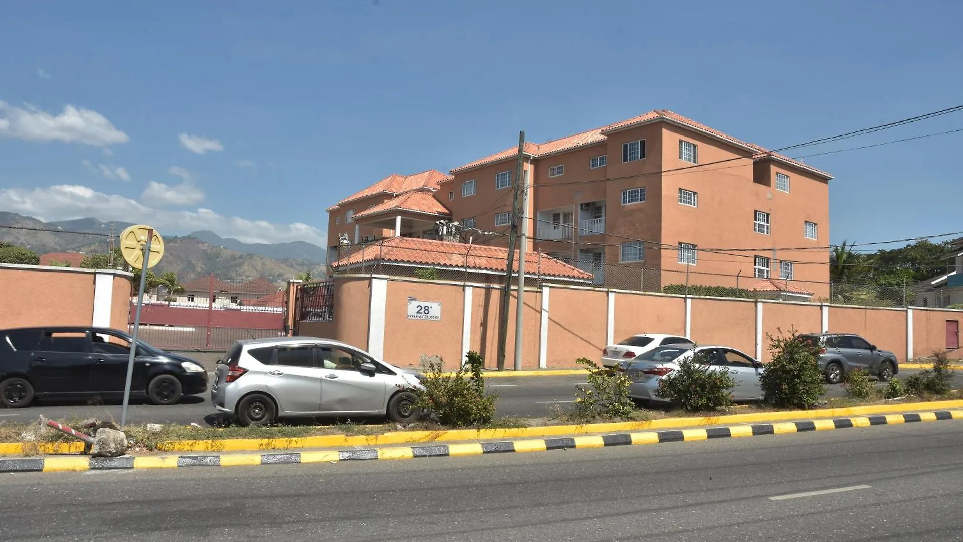 Embassy Deluxe 2 Apartamento Kingston